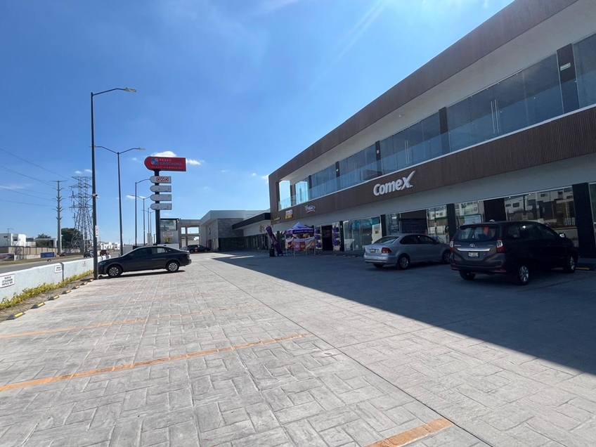 Plaza Paseo Cascadas