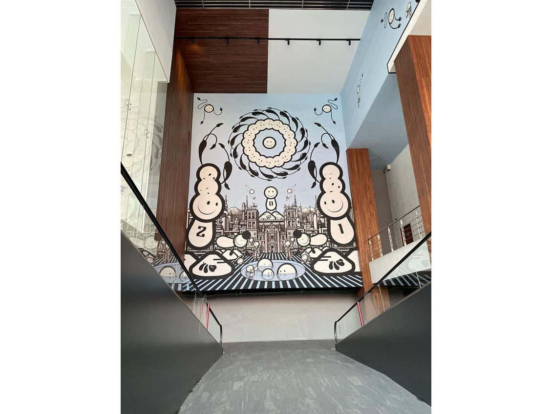 Acceso desde el sótano a oficinas